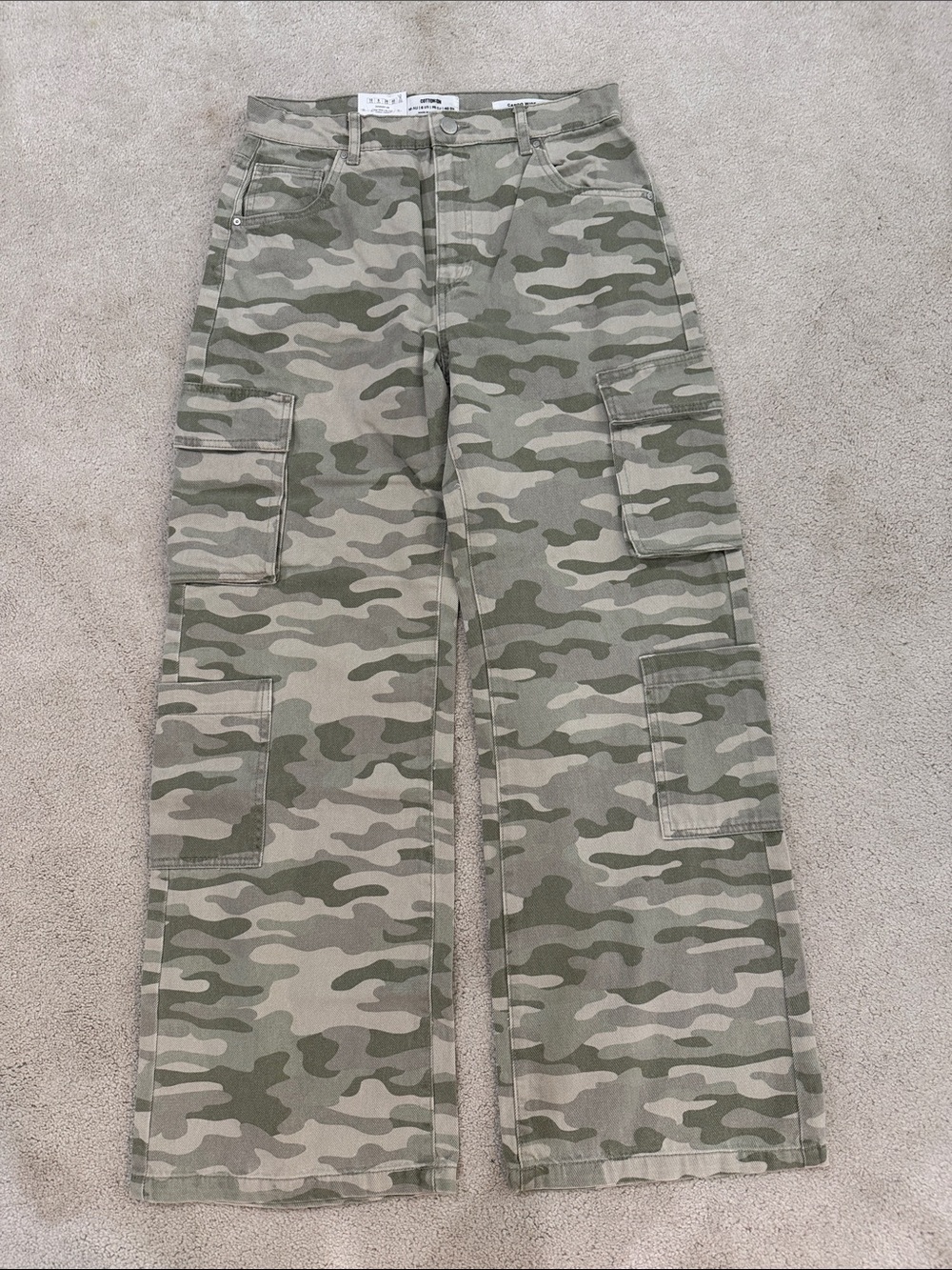 Women’s Cargo Pants in Green Camo